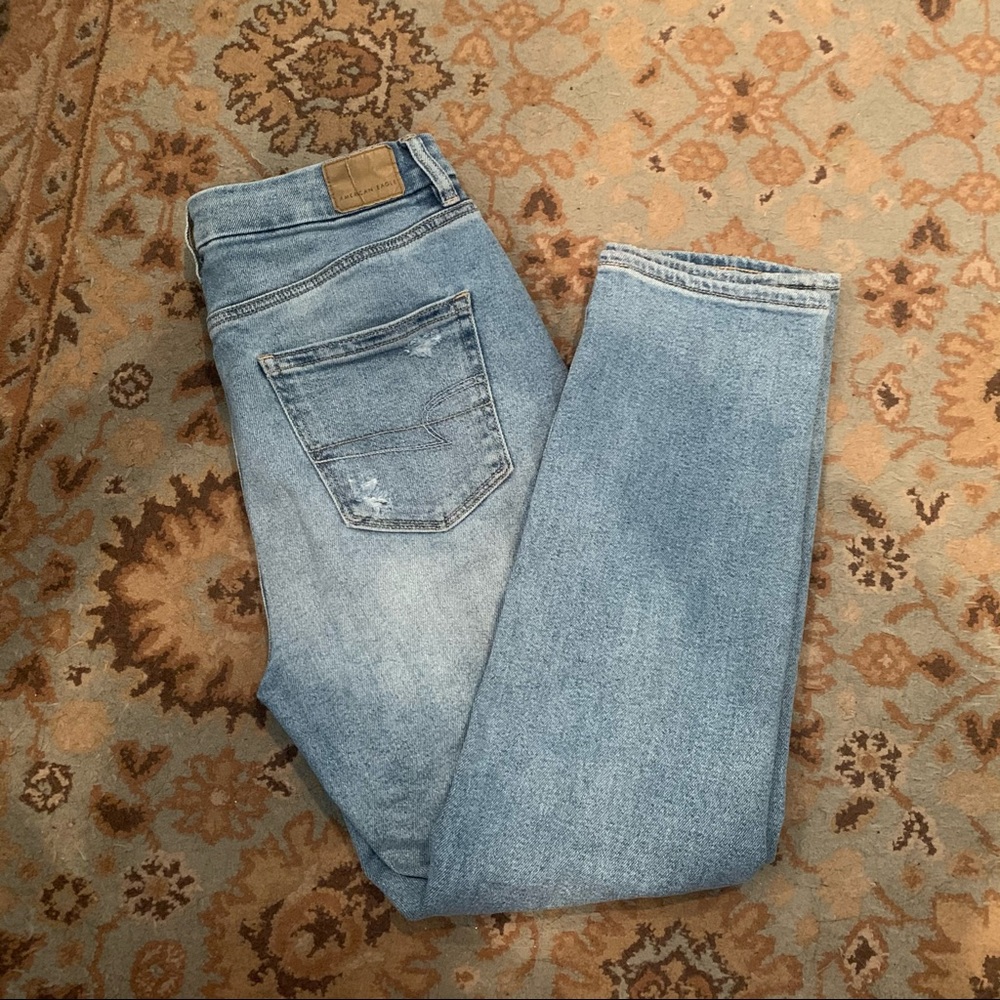 AE Light Wash Curvy Stretch Mom Jeans
